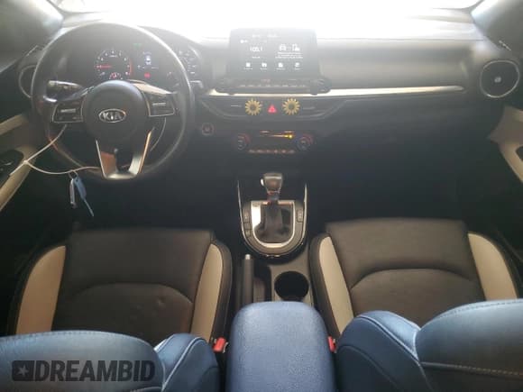 ✅ 2019 Kia Forte EX • VIN: 3KPF54AD1KE037749 • Лот: 85859405. Опубликован ранее на Copart с пробегом 44 111 миль. Бесплатный доступ к архиву аукционных продаж из США и подробный отчёт об истории автомобиля на DreamBid. Изображение 8.