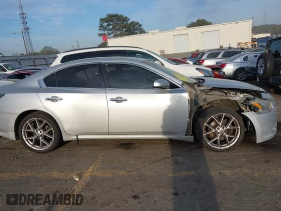 ✅ 2013 Nissan Maxima SV • VIN: 1N4AA5AP4DC846796 • Лот: 41902329. Опубликован ранее на IAAI с пробегом 213 284 миль. Бесплатный доступ к архиву аукционных продаж из США и подробный отчёт об истории автомобиля на DreamBid. Изображение 13.