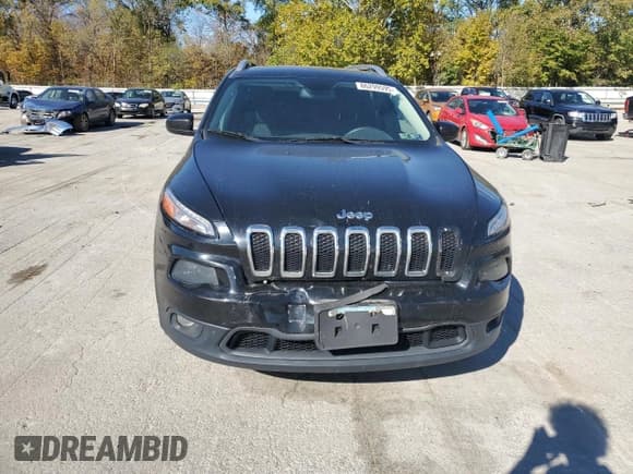 ✅ 2017 Jeep Cherokee Latitude • VIN: 1C4PJLCBXHW644477 • Lot: 86299595. Wystawiony na Copart z przebiegiem 123 838 mil. Bezpłatny archiwum sprzedaży aukcyjnych z USA i szczegółowy raport historii pojazdu na DreamBid. Zdjęcie 5.