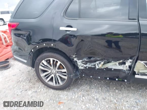 ✅ 2018 Ford Explorer Platinum • VIN: 1FM5K8HT6JGC53261 • Lot: 42423105. Wystawiony na IAAI z przebiegiem 76 694 mil. Bezpłatny archiwum sprzedaży aukcyjnych z USA i szczegółowy raport historii pojazdu na DreamBid. Zdjęcie 17.