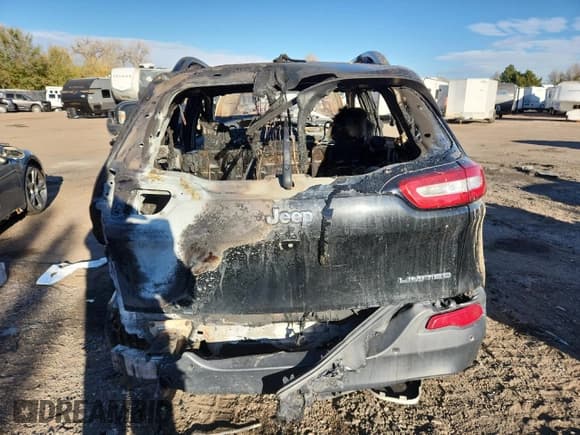 ✅ 2018 Jeep Cherokee Limited • VIN: 1C4PJMDB4JD555235 • Лот: 91404705. Опубликован ранее на Copart с пробегом Не указан. Бесплатный доступ к архиву аукционных продаж из США и подробный отчёт об истории автомобиля на DreamBid. Изображение 6.