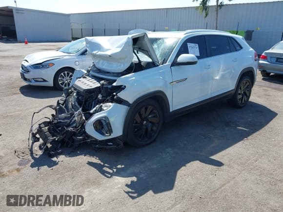 ✅ 2024 Volkswagen Atlas SE • VIN: 1V2KE2CA2RC200205 • Lot: 43342374. Listed on IAAI with 51,099 mi. Free auction sales archive from the USA and detailed vehicle history report at DreamBid. Image 2.