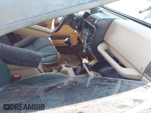 ✅ 2000 Jeep Wrangler Sahara • VIN: 1J4FA59SXYP788498 • Лот: 42743906. Опубликован ранее на IAAI с пробегом 234 406 миль. Бесплатный доступ к архиву аукционных продаж из США и подробный отчёт об истории автомобиля на DreamBid. Изображение 5.