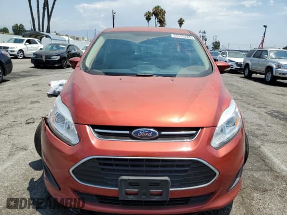 ✅ 2018 Ford C-Max SE • VIN: 1FADP5AUXJL103220 • Lot: 65295285. Wystawiony na Copart z przebiegiem 124 346 mil. Bezpłatny archiwum sprzedaży aukcyjnych z USA i szczegółowy raport historii pojazdu na DreamBid. Zdjęcie 5.