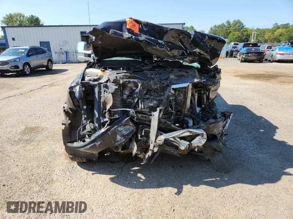 ✅ 2012 GMC Sierra 3500HD Denali • VIN: 1GT426C81CF185323 • Лот: 70490885. Опубликован ранее на Copart с пробегом Не указан. Бесплатный доступ к архиву аукционных продаж из США и подробный отчёт об истории автомобиля на DreamBid. Изображение 5.