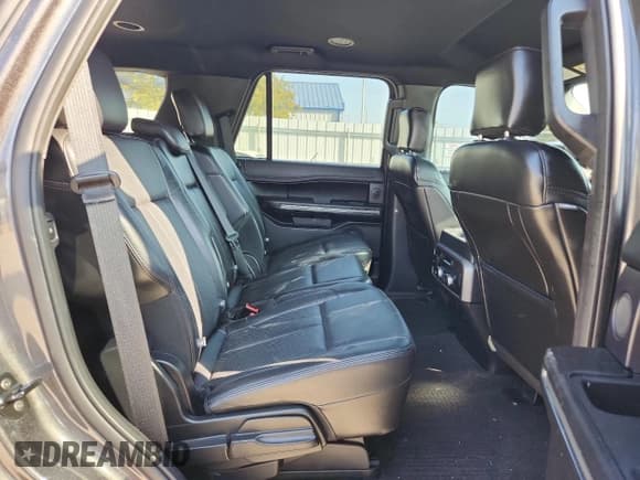 ✅ 2018 Ford Expedition XLT • VIN: 1FMJU1JT1JEA66256 • Lot: 81341505. Wystawiony na Copart z przebiegiem 67 346 mil. Bezpłatny archiwum sprzedaży aukcyjnych z USA i szczegółowy raport historii pojazdu na DreamBid. Zdjęcie 11.