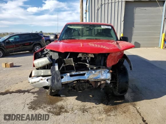 ✅ 2004 Chevrolet Silverado 2500HD LS • VIN: 1GCHK23U44F240386 • Lot: 49477065. Wystawiony na Copart z przebiegiem Nie podano. Bezpłatny archiwum sprzedaży aukcyjnych z USA i szczegółowy raport historii pojazdu na DreamBid. Zdjęcie 5.