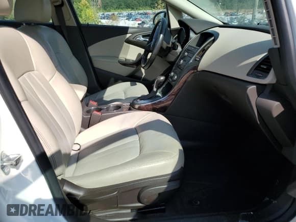 ✅ 2015 Buick Verano Group • VIN: 1G4PS5SKXF4181884 • Lot: 71603475. Wystawiony na Copart z przebiegiem 104 499 mil. Bezpłatny archiwum sprzedaży aukcyjnych z USA i szczegółowy raport historii pojazdu na DreamBid. Zdjęcie 7.