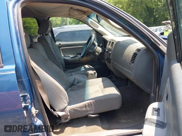 ✅ 2005 Dodge Dakota SLT • VIN: 1D7HW48N25S112499 • Lot: 42434700. Listed on IAAI with 216,817 mi. Free auction sales archive from the USA and detailed vehicle history report at DreamBid. Image 5.