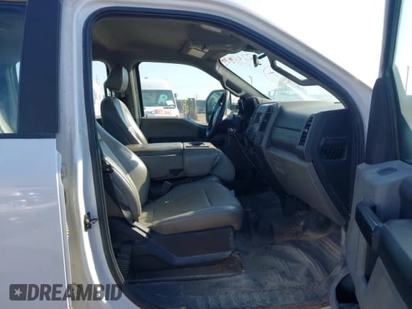 ✅ 2021 Ford F-250 XL • VIN: 1FT7W2B68MED04521 • Lot: 43358228. Wystawiony na IAAI z przebiegiem Nie podano. Bezpłatny archiwum sprzedaży aukcyjnych z USA i szczegółowy raport historii pojazdu na DreamBid. Zdjęcie 5.