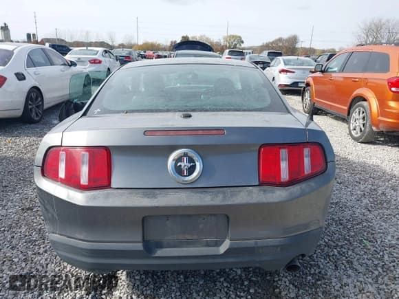 ✅ 2010 Ford Mustang V6 • VIN: 1ZVBP8AN8A5145253 • Lot: 43666140. Listed on IAAI with 139,305 mi. Free auction sales archive from the USA and detailed vehicle history report at DreamBid. Image 16.