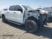 ✅ 2022 Chevrolet Silverado 1500 LT Trail Boss • VIN: 3GCUDFED4NG688639 • Lot: 63637445. Wystawiony na Copart z przebiegiem 28 369 mil. Bezpłatny archiwum sprzedaży aukcyjnych z USA i szczegółowy raport historii pojazdu na DreamBid. Zdjęcie 4.