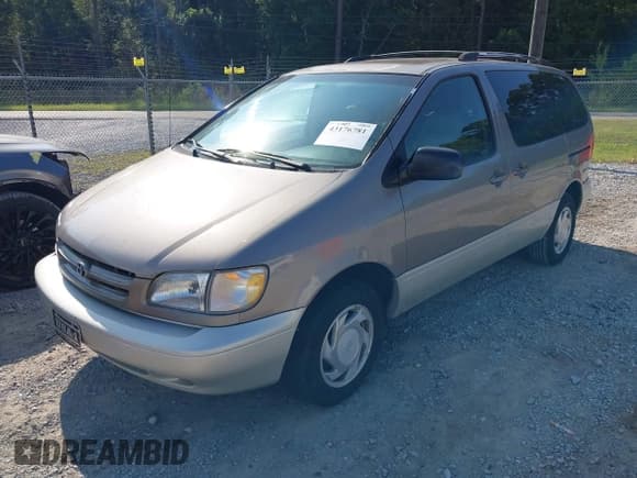 ✅ 1998 Toyota Sienna LE • VIN: 4T3ZF13C3WU037100 • Lot: 43176781. Wystawiony na IAAI z przebiegiem 231 523 mil. Bezpłatny archiwum sprzedaży aukcyjnych z USA i szczegółowy raport historii pojazdu na DreamBid. Zdjęcie 2.