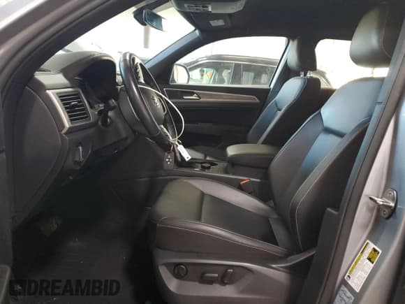 ✅ 2020 Volkswagen Atlas SE • VIN: 1V21E2CA8LC216749 • Lot: 81615115. Wystawiony na Copart z przebiegiem 94 529 mil. Bezpłatny archiwum sprzedaży aukcyjnych z USA i szczegółowy raport historii pojazdu na DreamBid. Zdjęcie 7.