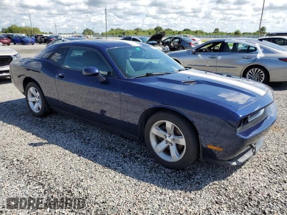 ✅ 2014 Dodge Challenger SXT • VIN: 2C3CDYAG7EH101068 • Lot: 74075524. Wystawiony na Copart z przebiegiem Nie podano. Bezpłatny archiwum sprzedaży aukcyjnych z USA i szczegółowy raport historii pojazdu na DreamBid. Zdjęcie 4.