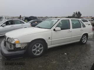 ✅ 1999 Volvo S70 • VIN: YV1LS55A2X2611694 • Lot: 43749155. Wystawiony na Copart z przebiegiem 185 184 mil. Bezpłatny archiwum sprzedaży aukcyjnych z USA i szczegółowy raport historii pojazdu na DreamBid. Zdjęcie 1.