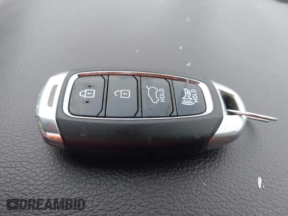 ✅ 2020 Hyundai Santa Fe Limited • VIN: 5NMS53AD9LH204460 • Lot: 42481221. Wystawiony na IAAI z przebiegiem 86 955 mil. Bezpłatny archiwum sprzedaży aukcyjnych z USA i szczegółowy raport historii pojazdu na DreamBid. Zdjęcie 11.