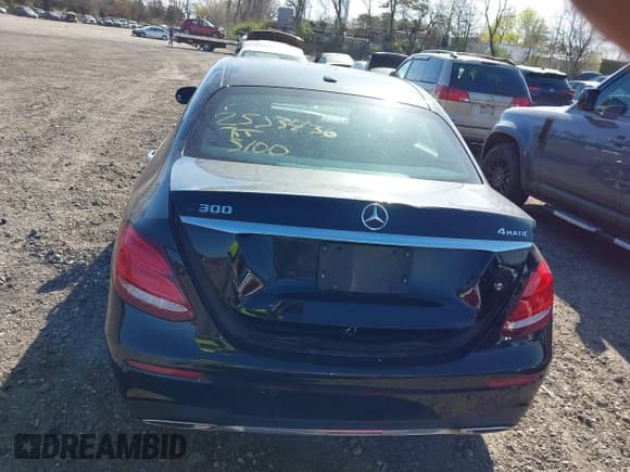 ✅ 2016 Mercedes-Benz C 300 Luxury • VIN: 55SWF4KB4GU146426 • Lot: 41959337. Listed on IAAI with Not provided. Free auction sales archive from the USA and detailed vehicle history report at DreamBid. Image 15.