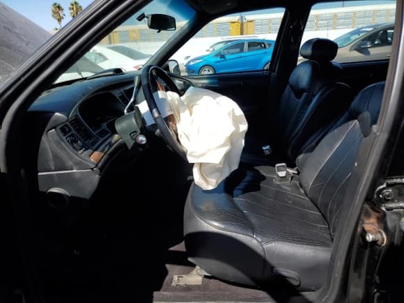 ✅ 1995 Lincoln Town Car Executive • VIN: 1LNLM81W7SY682393 • Lot: 86265565. Listed on Copart with Not provided. Free auction sales archive from the USA and detailed vehicle history report at DreamBid. Image 7.