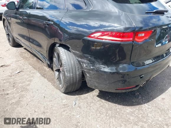 ✅ 2017 Jaguar F-Pace S • VIN: SADCM2BVXHA098471 • Lot: 43048626. Listed on IAAI with 147,901 mi. Free auction sales archive from the USA and detailed vehicle history report at DreamBid. Image 6.