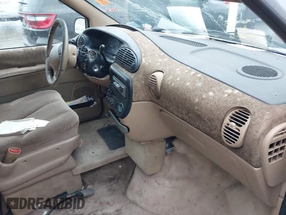 ✅ 1996 Dodge Caravan LE • VIN: 1B4GP54L4TB393941 • Lot: 43606447. Wystawiony na IAAI z przebiegiem Nie podano. Bezpłatny archiwum sprzedaży aukcyjnych z USA i szczegółowy raport historii pojazdu na DreamBid. Zdjęcie 6.