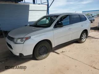 ✅ 2014 Mitsubishi Outlander ES • VIN: JA4AD2A33EZ017370 • Lot: 68689015. Listed on Copart with 110,614 mi. Free auction sales archive from the USA and detailed vehicle history report at DreamBid. Image 1.