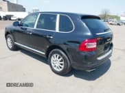 ✅ 2005 Porsche Cayenne • VIN: WP1AA29P25LA24897 • Lot: 42125202. Wystawiony na IAAI z przebiegiem 138 263 mil. Bezpłatny archiwum sprzedaży aukcyjnych z USA i szczegółowy raport historii pojazdu na DreamBid. Zdjęcie 3.