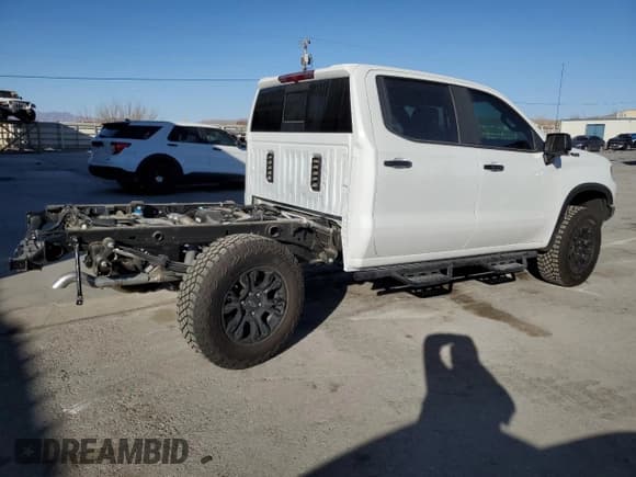 ✅ 2025 Chevrolet Silverado 1500 • VIN: 3GCUKHE88SG155418 • Лот: 43241485. Опубликован ранее на Copart с пробегом 471 миль. Бесплатный доступ к архиву аукционных продаж из США и подробный отчёт об истории автомобиля на DreamBid. Изображение 3.