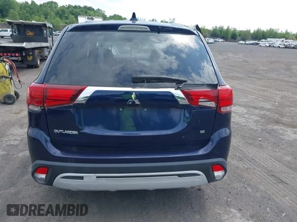 ✅ 2020 Mitsubishi Outlander SE • VIN: JA4AD3A33LZ048315 • Lot: 34935527. Wystawiony na IAAI z przebiegiem 13 986 mil. Bezpłatny archiwum sprzedaży aukcyjnych z USA i szczegółowy raport historii pojazdu na DreamBid. Zdjęcie 16.