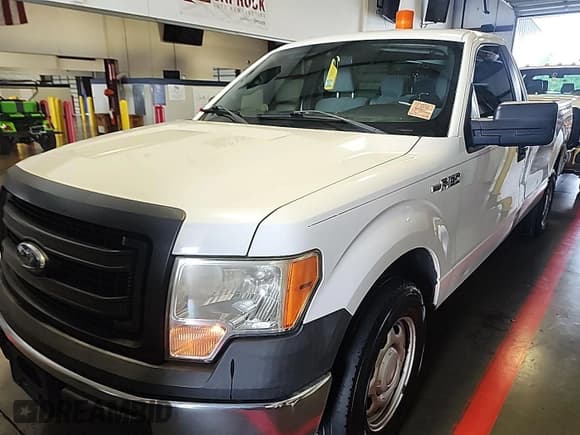 ✅ 2013 Ford F-150 XL • VIN: 1FTMF1CM2DKD59767 • Лот: 42360452. Опубликован ранее на IAAI с пробегом 239 204 миль. Бесплатный доступ к архиву аукционных продаж из США и подробный отчёт об истории автомобиля на DreamBid. Изображение 1.