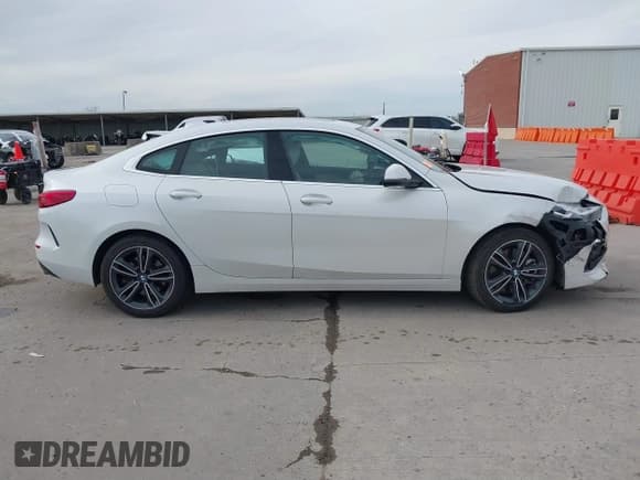 ✅ 2022 BMW 2 Series 228i • VIN: WBA53AK04N7K12122 • Lot: 41794766. Wystawiony na IAAI z przebiegiem 61 518 mil. Bezpłatny archiwum sprzedaży aukcyjnych z USA i szczegółowy raport historii pojazdu na DreamBid. Zdjęcie 13.