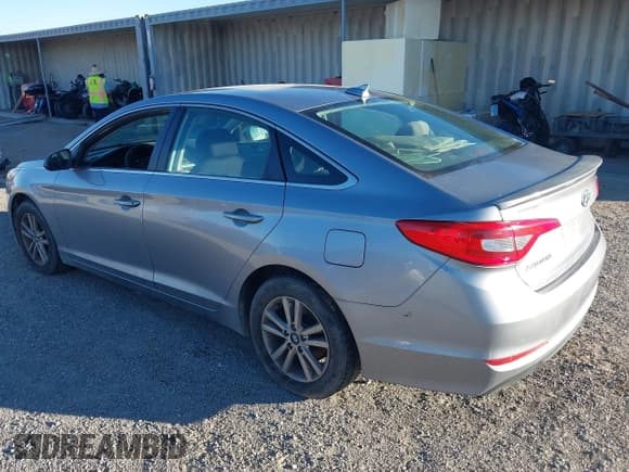 ✅ 2017 Hyundai Sonata SE • VIN: 5NPE24AF4HH488622 • Lot: 43645366. Listed on IAAI with 118,556 mi. Free auction sales archive from the USA and detailed vehicle history report at DreamBid. Image 3.