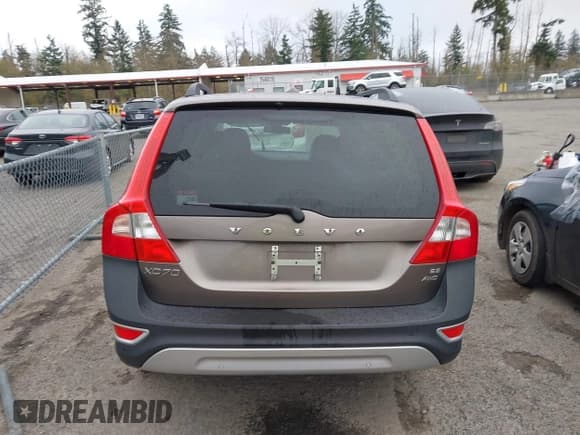 ✅ 2008 Volvo XC70 • VIN: YV4BZ982381036891 • Lot: 43777978. Listed on IAAI with 85,588 mi. Free auction sales archive from the USA and detailed vehicle history report at DreamBid. Image 16.