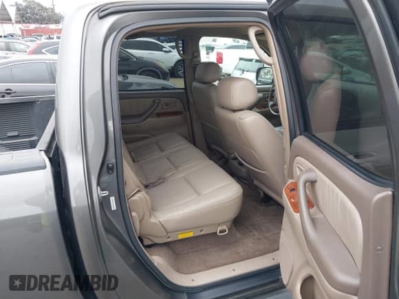 ✅ 2004 Toyota Tundra Limited • VIN: 5TBET38174S456150 • Lot: 43330177. Wystawiony na IAAI z przebiegiem 111 704 mil. Bezpłatny archiwum sprzedaży aukcyjnych z USA i szczegółowy raport historii pojazdu na DreamBid. Zdjęcie 8.