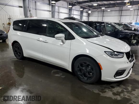 ✅ 2022 Chrysler Pacifica Hybrid Limited • VIN: 2C4RC1S7XNR202971 • Lot: 86085715. Wystawiony na Copart z przebiegiem 40 072 mil. Bezpłatny archiwum sprzedaży aukcyjnych z USA i szczegółowy raport historii pojazdu na DreamBid. Zdjęcie 4.