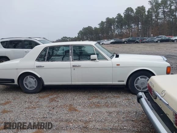 ✅ 1991 Bentley Mulsanne • VIN: SCBZS02D6MCX34585 • Lot: 41423694. Wystawiony na IAAI z przebiegiem 78 718 mil. Bezpłatny archiwum sprzedaży aukcyjnych z USA i szczegółowy raport historii pojazdu na DreamBid. Zdjęcie 12.