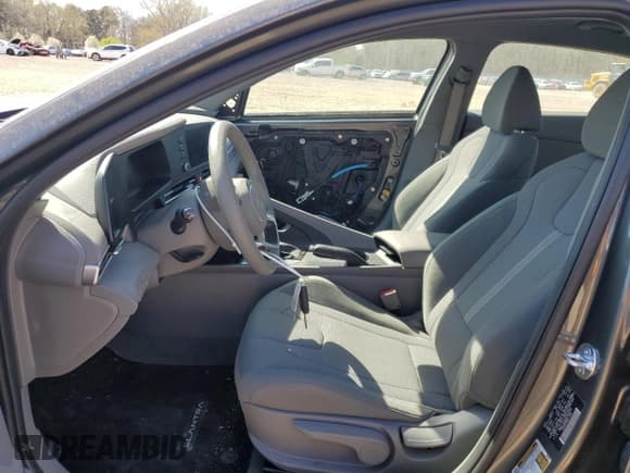 ✅ 2025 Hyundai Elantra SE • VIN: KMHLL4DG2SU942528 • Lot: 71953735. Listed on Copart with 6,081 mi. Free auction sales archive from the USA and detailed vehicle history report at DreamBid. Image 7.