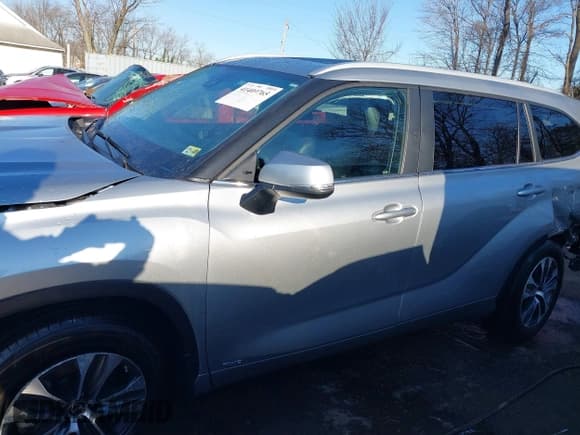 ✅ 2024 Toyota Highlander Hybrid XLE • VIN: 5TDKBRCH6RS612934 • Lot: 41409765. Wystawiony na IAAI z przebiegiem 18 076 mil. Bezpłatny archiwum sprzedaży aukcyjnych z USA i szczegółowy raport historii pojazdu na DreamBid. Zdjęcie 14.