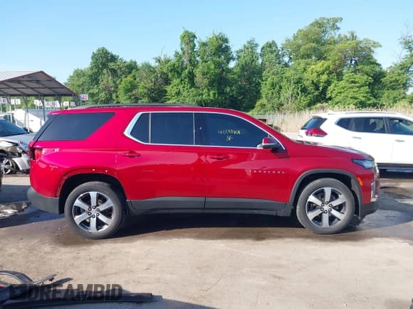✅ 2022 Chevrolet Traverse LT • VIN: 1GNEVHKW9NJ146039 • Lot: 42237408. Wystawiony na IAAI z przebiegiem 42 550 mil. Bezpłatny archiwum sprzedaży aukcyjnych z USA i szczegółowy raport historii pojazdu na DreamBid. Zdjęcie 14.
