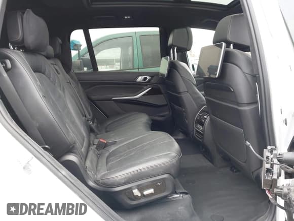 ✅ 2019 BMW X7 xDrive50i • VIN: 5UXCX4C54KLS38182 • Lot: 42205439. Listed on IAAI with 33,542 mi. Free auction sales archive from the USA and detailed vehicle history report at DreamBid. Image 8.