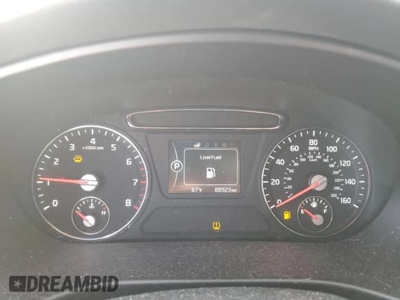 ✅ 2017 Kia Sorento L • VIN: 5XYPG4A31HG299840 • Lot: 86898005. Listed on Copart with 88,923 mi. Free auction sales archive from the USA and detailed vehicle history report at DreamBid. Image 9.