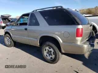 2002 Chevrolet Blazer LS z VIN 1GNCT18W12K216800, wystawiony jako Copart lot #81581804 z przebiegiem 121 321 mil mil oraz Szkoda całkowita • Salvage title. Historia ofert i sprzedaży dostępna na DreamBid. Obrazek 2.