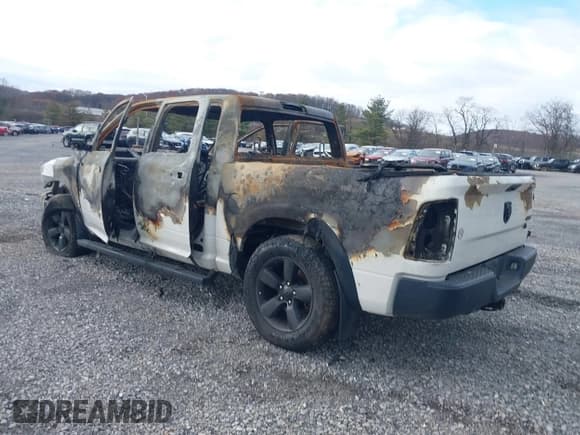 ✅ 2019 Ram 1500 SLT • VIN: 1C6RR7LG1KS677832 • Lot: 43604700. Listed on IAAI with 87,500 mi. Free auction sales archive from the USA and detailed vehicle history report at DreamBid. Image 3.