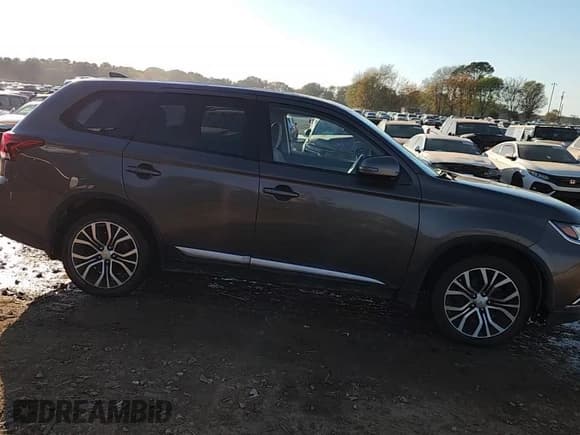 ✅ 2018 Mitsubishi Outlander SE • VIN: JA4AD3A31JZ045250 • Lot: 91141845. Wystawiony na Copart z przebiegiem 125 619 mil. Bezpłatny archiwum sprzedaży aukcyjnych z USA i szczegółowy raport historii pojazdu na DreamBid. Zdjęcie 14.