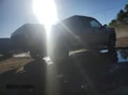 ✅ 1997 GMC Sierra 1500 • VIN: 1GTEC19W7VE558450 • Lot: 82656155. Wystawiony na Copart z przebiegiem 246 277 mil. Bezpłatny archiwum sprzedaży aukcyjnych z USA i szczegółowy raport historii pojazdu na DreamBid. Zdjęcie 3.