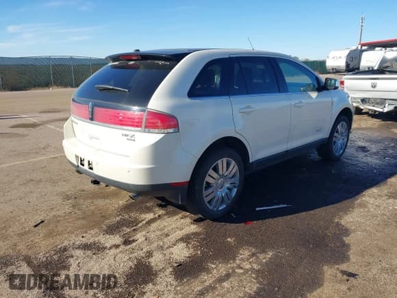 ✅ 2008 Lincoln MKX • VIN: 2LMDU88C28BJ27751 • Lot: 43588788. Listed on IAAI with 50,537 mi. Free auction sales archive from the USA and detailed vehicle history report at DreamBid. Image 4.