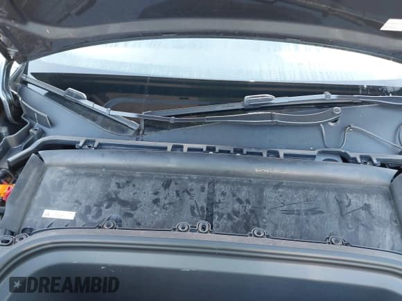 ✅ 2023 Tesla Model Y Long Range • VIN: 7SAYGDEE5PA099226 • Lot: 42004061. Listed on IAAI with 10,607 mi. Free auction sales archive from the USA and detailed vehicle history report at DreamBid. Image 10.