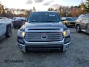 ✅ 2017 Toyota Tundra Limited • VIN: 5TFFW5F12HX214741 • Lot: 82644424. Wystawiony na Copart z przebiegiem 70 111 mil. Bezpłatny archiwum sprzedaży aukcyjnych z USA i szczegółowy raport historii pojazdu na DreamBid. Zdjęcie 5.