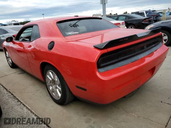 2010 Dodge Challenger R/T z VIN 2B3CJ5DT2AH146295, wystawiony jako Copart lot #74652604 z przebiegiem Nie podano mil oraz Szkoda całkowita • Salvage title. Historia ofert i sprzedaży dostępna na DreamBid. Obrazek 2.