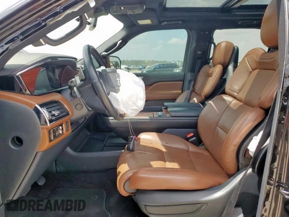 ✅ 2023 Lincoln Navigator Reserve • VIN: 5LMJJ2KG1PEL10963 • Lot: 61545045. Wystawiony na Copart z przebiegiem 31 852 mil. Bezpłatny archiwum sprzedaży aukcyjnych z USA i szczegółowy raport historii pojazdu na DreamBid. Zdjęcie 7.